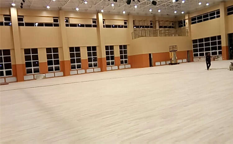 廣東硬木企口體育木地板打磨翻新